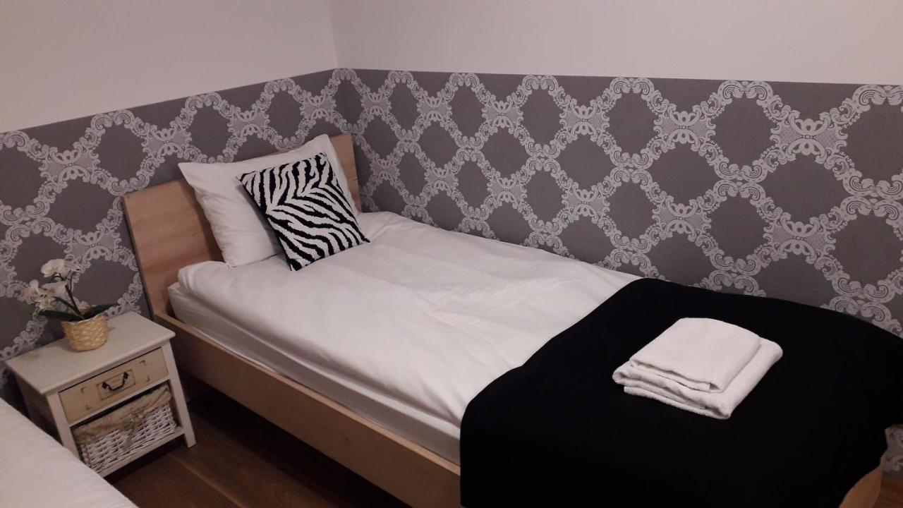 Apartament Villa Magnolia ออชเวียนชิม ภายนอก รูปภาพ